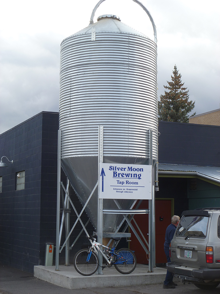 Breweries: Silver Moon Brewery - Bent, OR